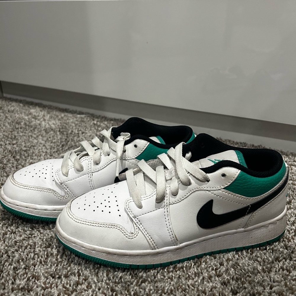 nike jordan low white lucky